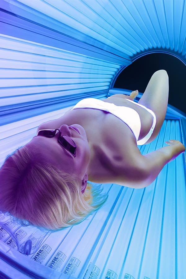 Ultrasun Q22 tanning bed with woman