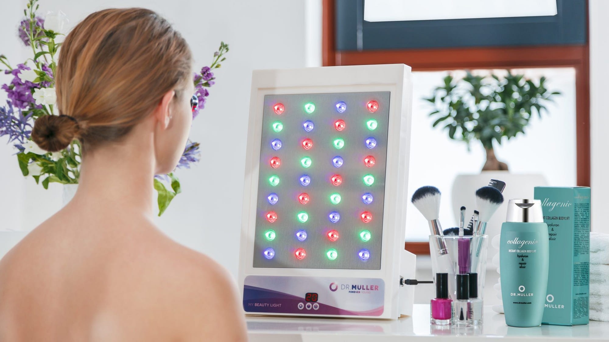 Dr. Muller My Beauty Light woman sitting front